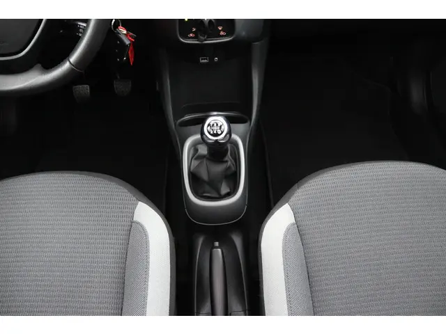 Toyota Aygo 1.0 VVT-i x-play cabrio 2021 Benzine 28