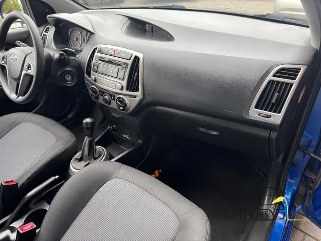 Hyundai i20 1.2i First Edition / APK 10-2026 2013 Benzine 8