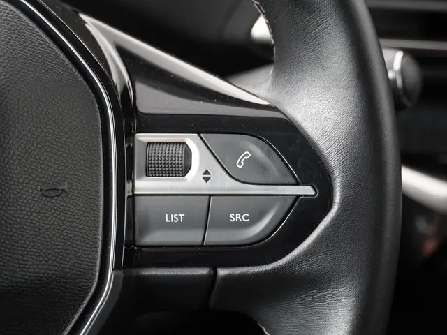 Peugeot 3008 1.2 PureTech Allure 2018 Benzine 16