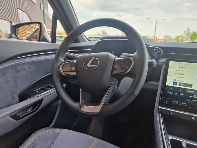 Lexus LBX Cool 2WD 2025 Hybride Benzine 19