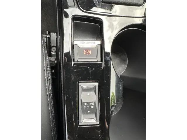 Peugeot 2008 1.2 Hybrid 145 GT 2025 Hybride Benzine 35