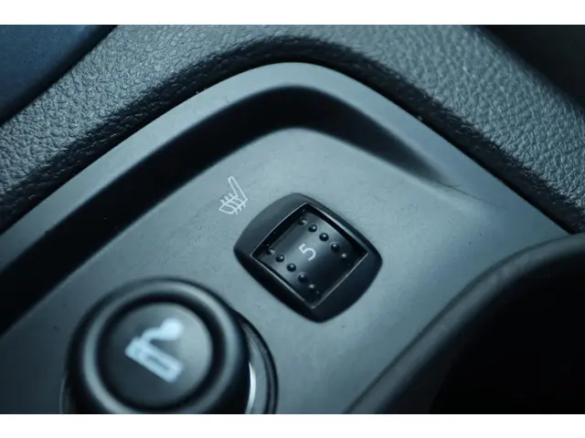 Ford Focus WAGON 1.6 TI-VCT TITANIUM AUT. 2013 Benzine 25