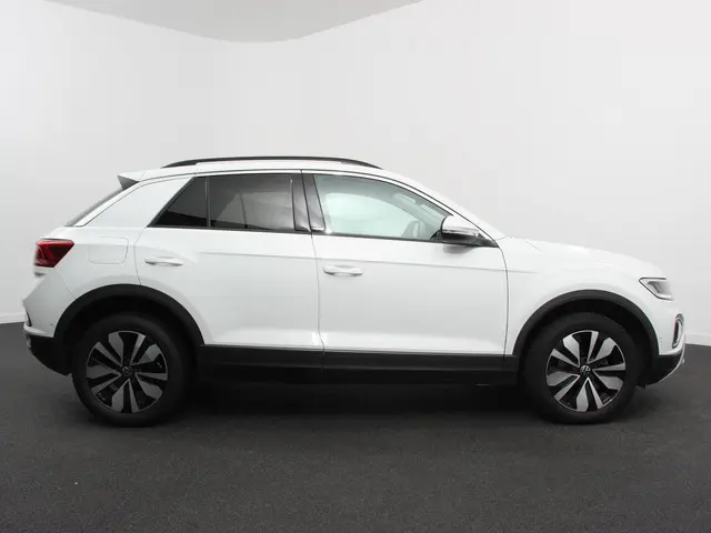 Volkswagen T-Roc 1.0 TSI 110pk Move 2023 Benzine 7