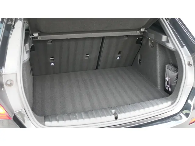 BMW 1 Serie 118i Executive Edition 2020 Benzine 54