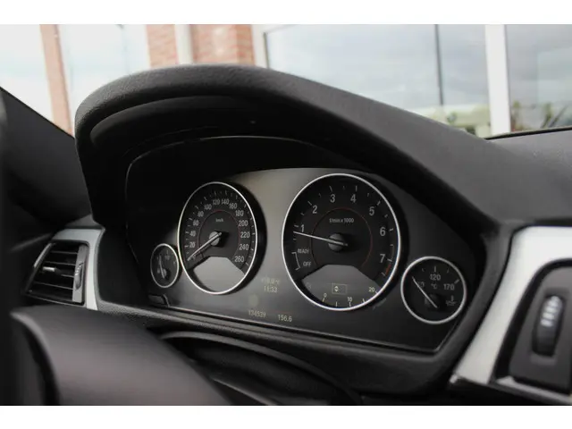 BMW 3 Serie 316i Executive 2013 Benzine 28