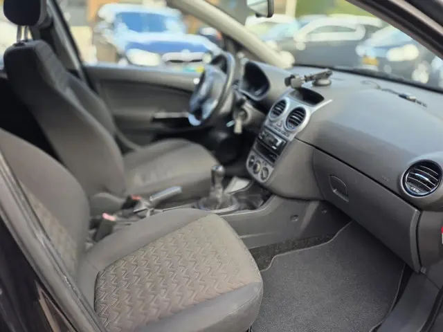 Opel Corsa 1.4-16V 2013 Benzine 9