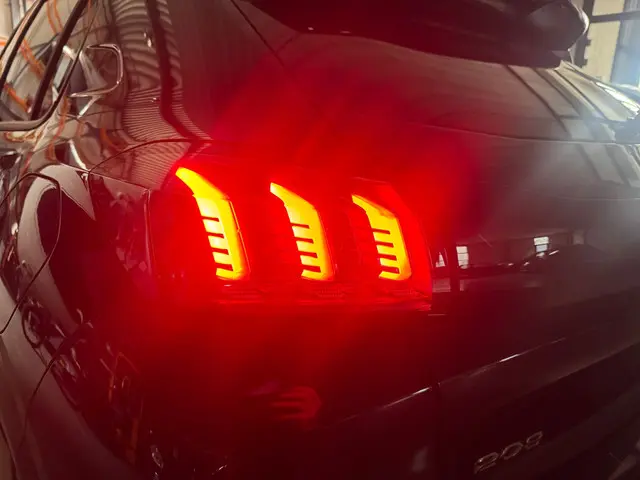 Peugeot 208 1.2 PureTech Blue Lease Allure 2020 Benzine 23