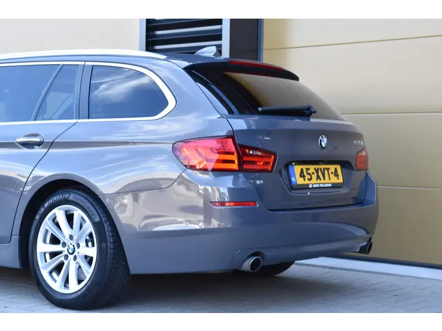 BMW 5 Serie Touring 535i High Executive 2012 Benzine 4