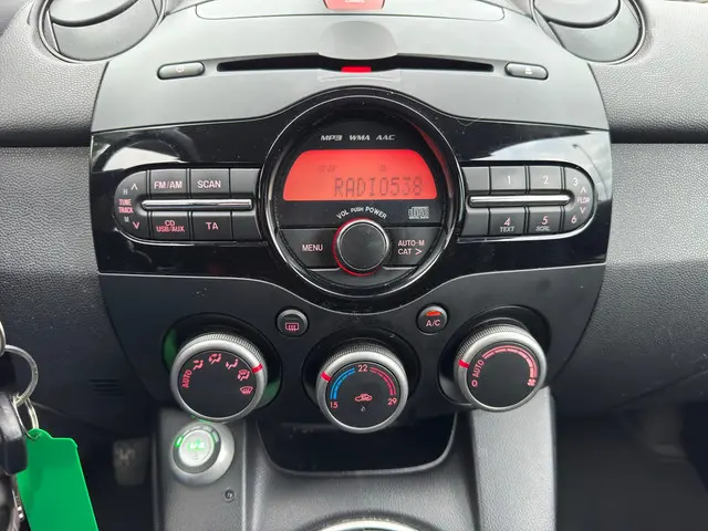 Mazda 2 1.3 BIFUEL GT LPG G3. 2013 LPG/Gas 6