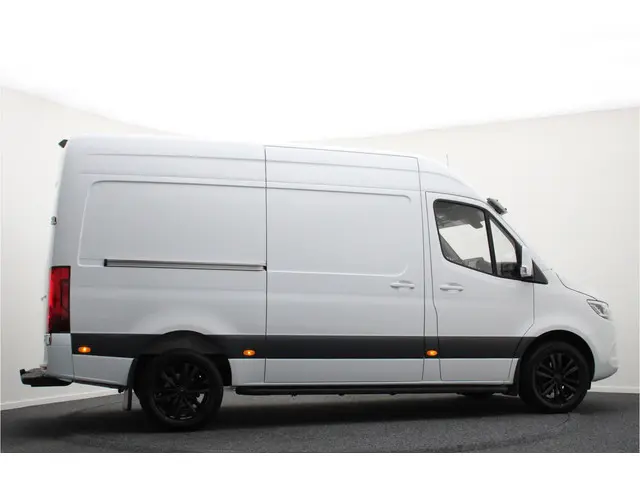 Mercedes-Benz Sprinter 317 CDI Aut. L2H2 2022 Diesel 9