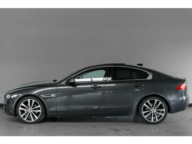 Jaguar XE 2.0 D Pure Leder Panorama 2018 Diesel 35