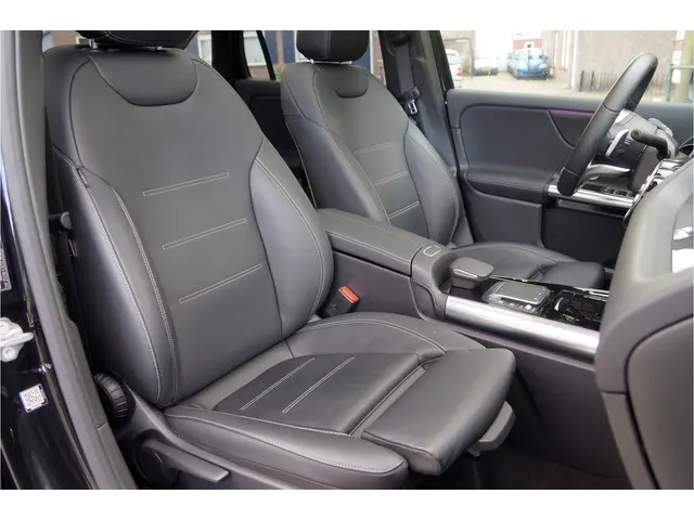 Mercedes-Benz GLA GLA 250 4M AMG Line 2020 Benzine 14