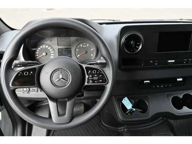 Mercedes-Benz Sprinter 319 CDI L2H1 4x4 2024 Diesel 14