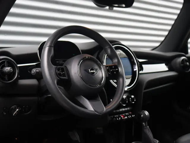 MINI 3-Deurs One 2022 Benzine 13