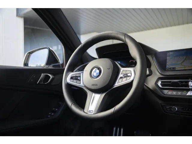 BMW 1 Serie 5-deurs 118i 2024 Benzine 26