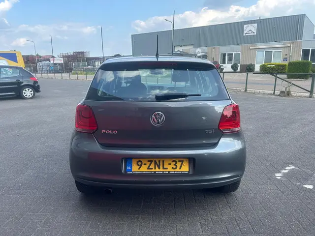 Volkswagen Polo 1.2 TSI highline 2014 Benzine 6
