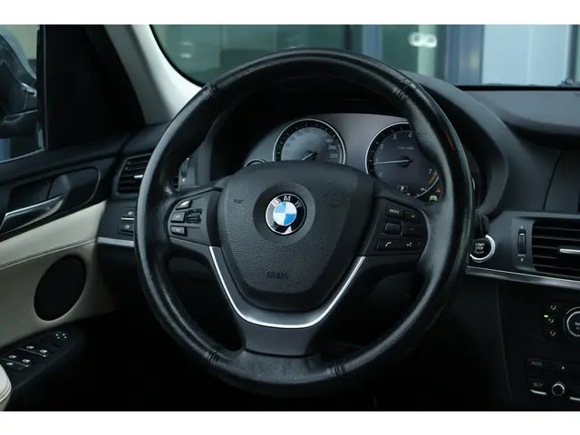 BMW X3 xDrive20i High Executive 2013 Benzine 17