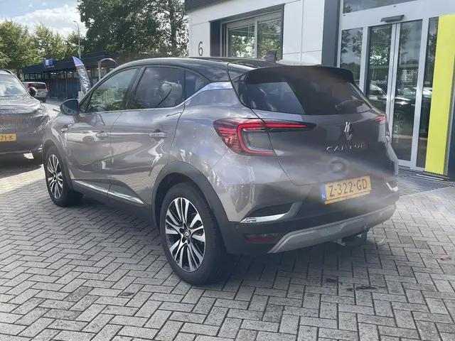 Renault Captur 1.3 mild hybrid 160 iconic 2024 Benzine 6