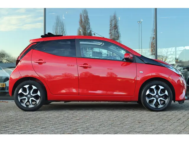 Toyota Aygo 1.0 VVT-i X-JOY AUT. 2019 Benzine 9