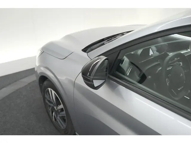 Peugeot 208 PureTech 100 Allure Pack 2023 Benzine 19