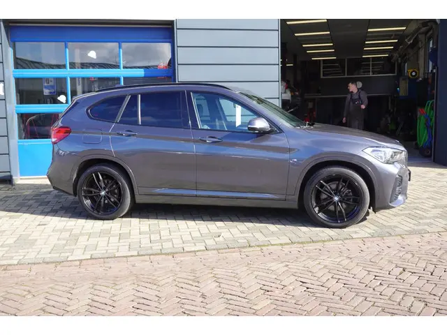 BMW X1 SDrive18i High ExecutiveM-Sport 2021 Benzine 2