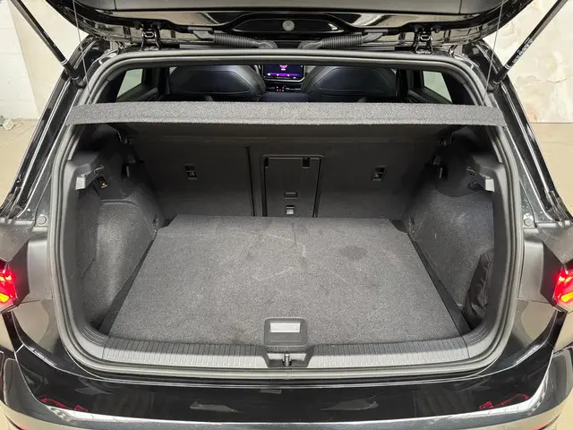 Volkswagen Golf 1.5 eTSI R line 2024 Benzine 11