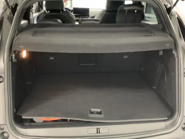 Peugeot 3008 1.6 HYbrid4 300 GT 2022 Hybride Benzine 9