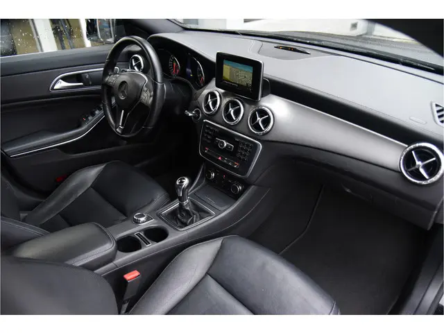 Mercedes-Benz CLA 180 BlueEFF. Ambition 2014 Benzine 16