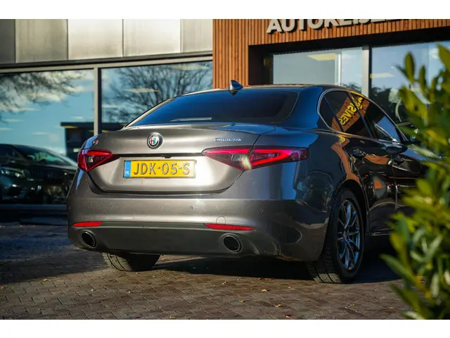 Alfa Romeo Giulia 2.0 T AWD Gepantserd 2019 Benzine 12