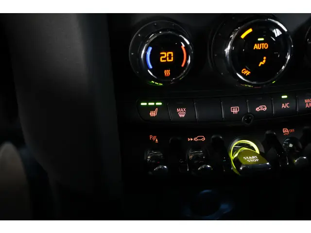MINI Electric Cooper MINI Yours 33 kWh 2023 Elektrisch 22