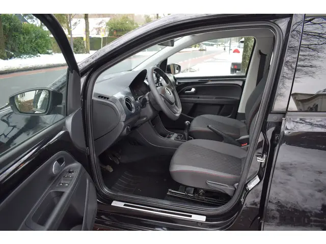 Volkswagen up! 1.0 BMT high up! 2019 Benzine 10