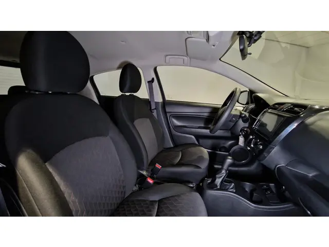 Mitsubishi Space Star 1.2 Connect+ 2024 Benzine 3