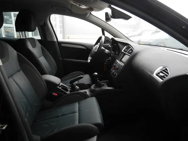 Citroën C4 1.2 PureTech Tendance 2015 Benzine 12