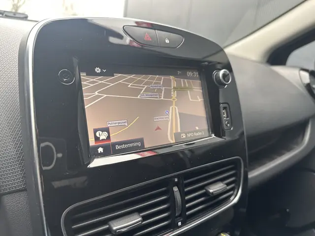 Renault Clio 0.9 TCe Limited | Trekhaak | Navi 2018 Benzine 25