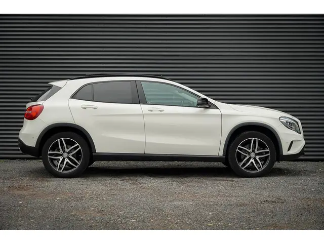 Mercedes-Benz GLA 250 4Matic 2015 Benzine 13