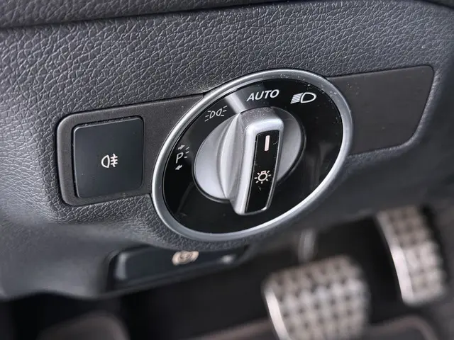 Mercedes-Benz GLA 180 AMG line 2016 Benzine 13