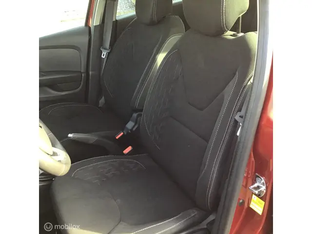 Renault Clio Estate 0.9 TCe Limited 2019 Benzine 12