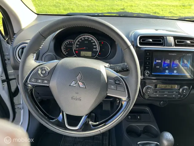Mitsubishi Space Star 1.2 Dynamic 2023 Benzine 10