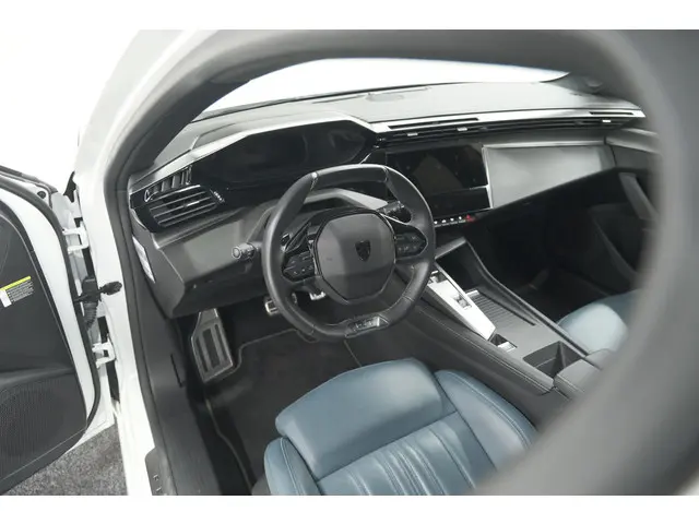 Peugeot 308 PureTech 130 GT 2022 Benzine 2