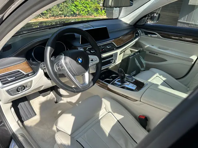 BMW 7 Serie 750Li xDrive High Executive 2017 Benzine 12