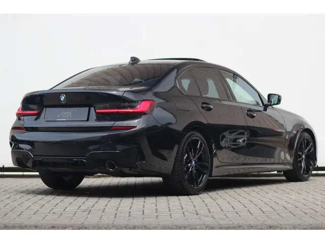 BMW 3 Serie 330i High Executive 2019 Benzine 2