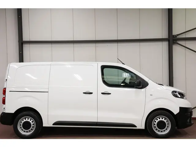 Toyota ProAce Worker 2.0 D-4D Live L2H1 LANG 2022 Diesel 4