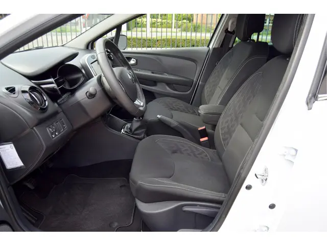 Renault Clio 0.9 TCe Limited 2018 Benzine 18