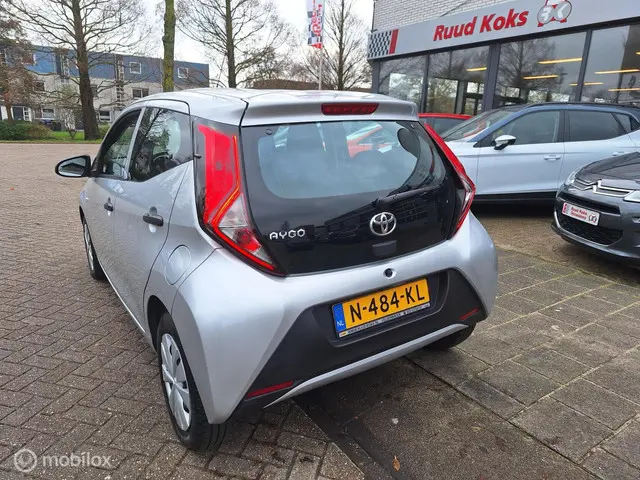 Toyota Aygo 1.0 VVT-i x-FUN 2021 Benzine 8