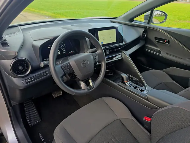 Toyota C-HR 1.8 Hybrid 140 Dynamic 2025 Hybride Benzine 24