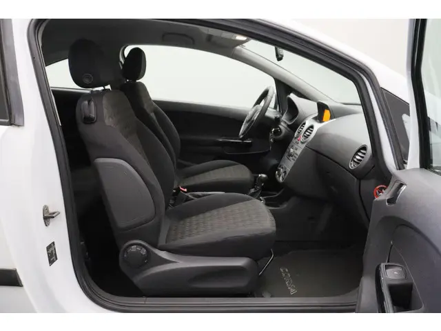 Opel Corsa 1.4-16V Design Edition 2013 Benzine 28