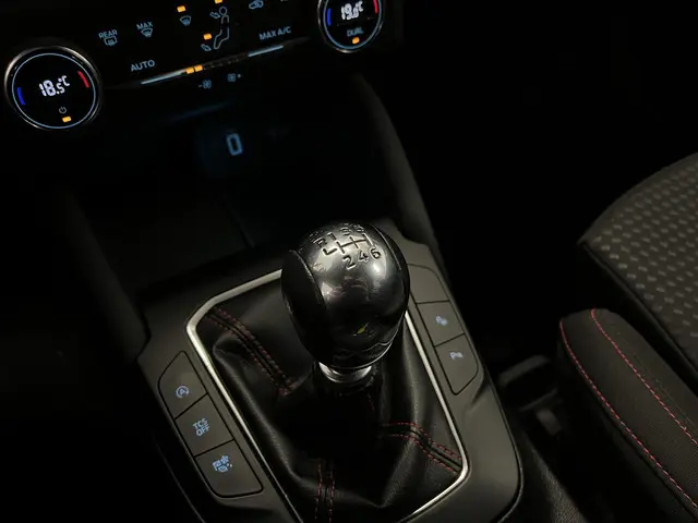 Ford Focus 1.5 EcoBoost 182pk ST Line 2020 Benzine 31