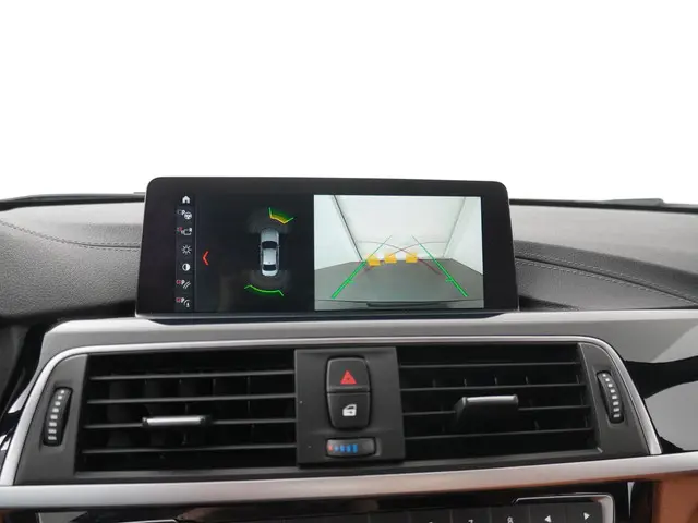 BMW 3 Serie 320i Luxury Edition 2019 Benzine 17
