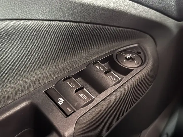 Ford C-MAX 1.0 Titanium 2014 Benzine 31