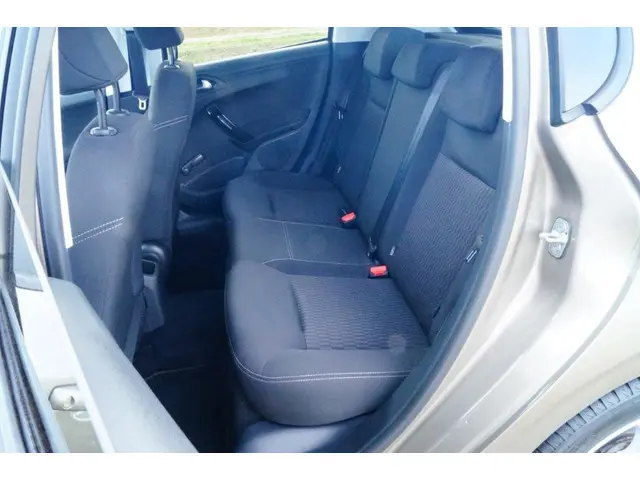 Peugeot 208 1.2 VTi Style 60.000 km 2014 Benzine 9